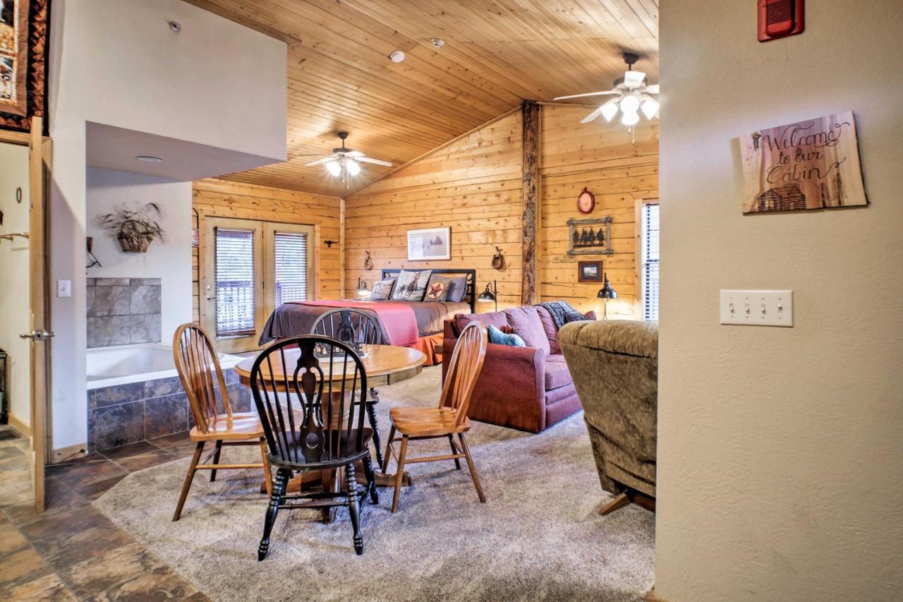 Cabin-Style Studio Right Off The Branson Strip! Apartment Exterior foto