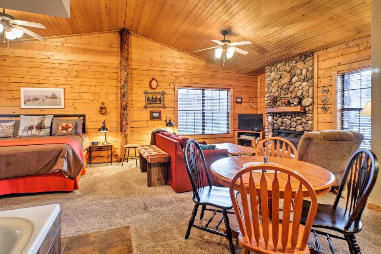 Cabin-Style Studio Right Off The Branson Strip! Apartment Exterior foto