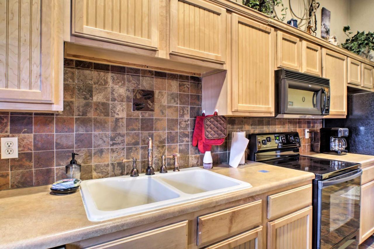 Cabin-Style Studio Right Off The Branson Strip! Apartment Exterior foto