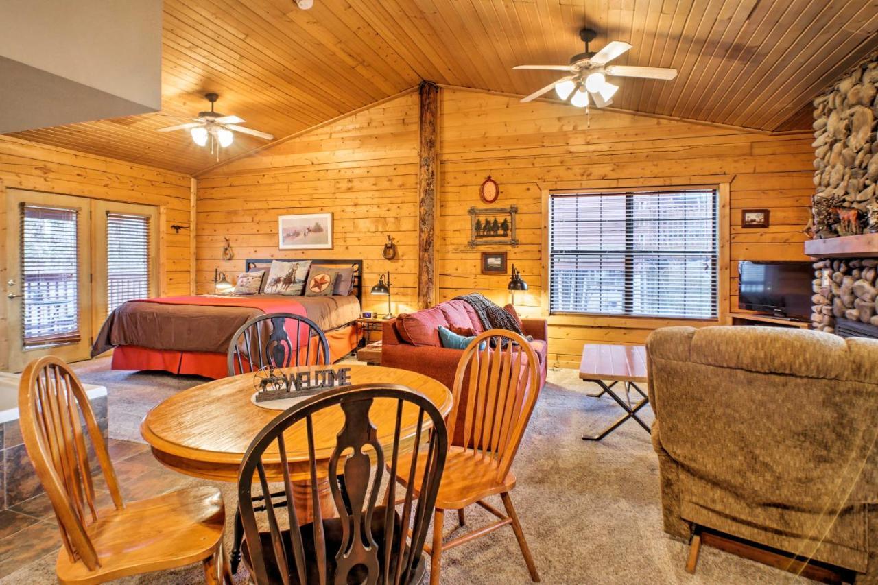 Cabin-Style Studio Right Off The Branson Strip! Apartment Exterior foto