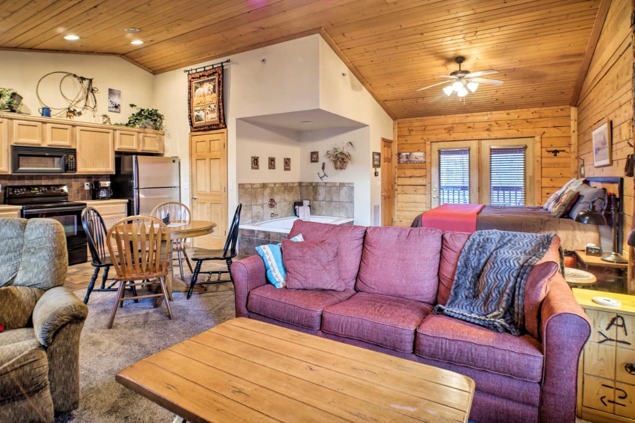 Cabin-Style Studio Right Off The Branson Strip! Apartment Exterior foto